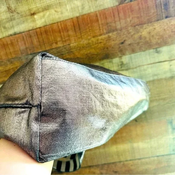 Vintage/Rare Betseyville Skull With Sequined Bow Metallic Tote - Picture 11 of 11